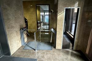 комерційна за адресою Володимирська вул., 38
