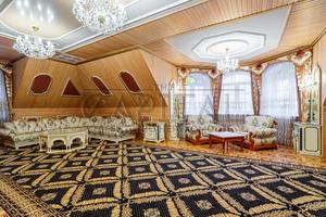 комерційна за адресою Патріарха Володимира Романюка вул. (Жовтнева), 2Б