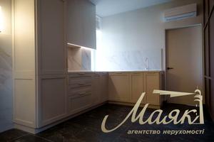 комерційна за адресою Еспланадна вул., 32-В