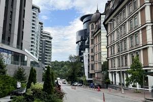 комерційна за адресою Болсуновська вул. (Сергія Струтинського), 8