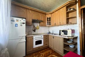квартира за адресою Анни Ахматової вул., 25