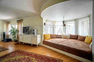 будинок за адресою Центральна, 3