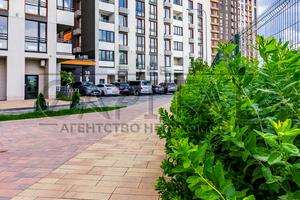 комерційна за адресою Київ, Дніпровська набережна вул., 18