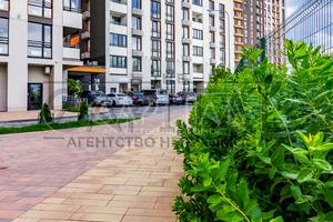 комерційна за адресою Київ, Дніпровська набережна вул., 18-Б