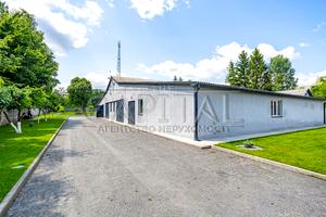 комерційна за адресою Шкільна, 33