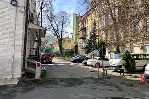 комерційна за адресою Євгена Чикаленка вул. (Пушкінська), 32В