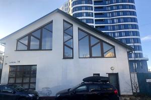 комерційна за адресою Робітнича вул., 1