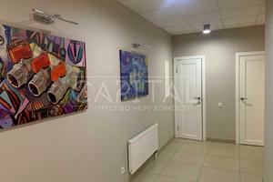 комерційна за адресою Центральна вул., 1