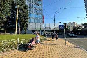 комерційна за адресою Митрополита Василя Липківського вул. (Урицького), 44