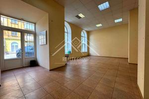 комерційна за адресою Мартіна Шимановського вул. (Комуністична), 7