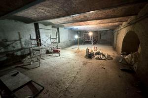 комерційна за адресою Басейна вул., 12