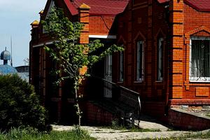 комерційна за адресою Польова вул., 4