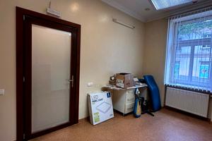 комерційна за адресою Максима Залізняка вул., 13