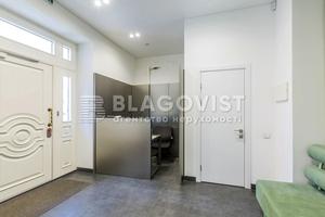 комерційна за адресою Новоселицька вул., 7