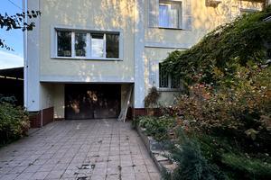 комерційна за адресою Зоряна вул., 8