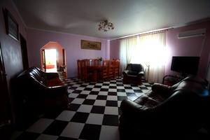 будинок за адресою Незалежності