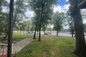 комерційна за адресою Міру, 21