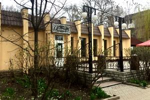 комерційна за адресою Дениса Комара вул. (Стрєльникова), 29