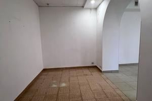 комерційна за адресою Небесної Сотні, 27