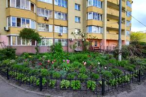 комерційна за адресою Тростянецька вул., 49
