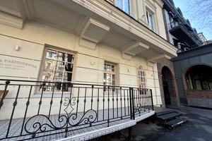 комерційна за адресою Футуристів пров., 7