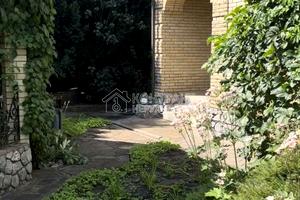 будинок за адресою Льва Ландау просп. (50-річчя СРСР), 132