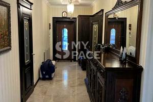 будинок за адресою Миколи Бажана просп.