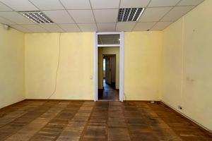 комерційна за адресою Кловський узвіз, 18