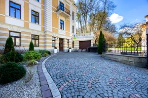 коммерческая по адресу Дмитра Вітовського вул., 9