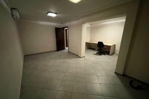 комерційна за адресою Празька вул., 32