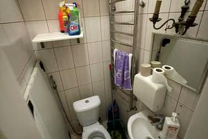 комерційна за адресою Данила Галицького пл., 4