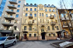 коммерческая по адресу Ивана Франка, 13