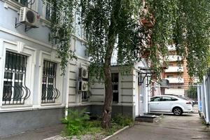комерційна за адресою Саксаганського вул., 106Б