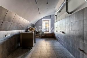 комерційна за адресою Лесі Українки бульв., 28