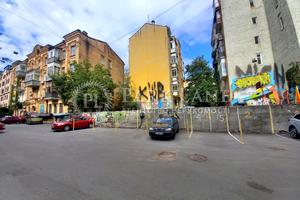 комерційна за адресою Саксаганського вул., 28