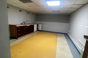 комерційна за адресою Дніпровська набережна вул., 13