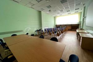 комерційна за адресою Бориспільська вул., 19Б