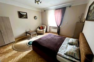 квартира за адресою Братів Дужих вул. (Володимира Комарова), 16
