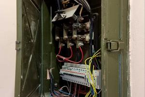 коммерческая по адресу Грушевського, 1