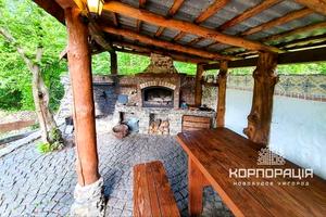 комерційна за адресою Центральна, 10