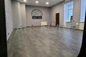 комерційна за адресою Академіка Богомольця вул., 5