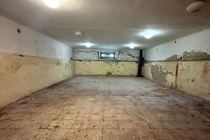 комерційна за адресою Берегова вул., 1
