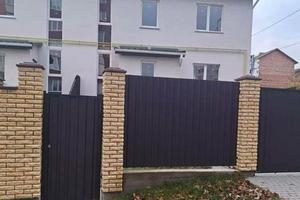 будинок за адресою Будівельників вул., 1