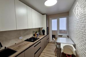 квартира по адресу Академика Глушкова ул., 8
