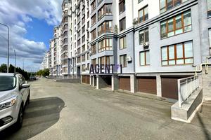 комерційна за адресою Миру вул., 9
