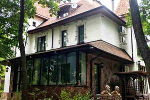 будинок за адресою Дебютна, 8