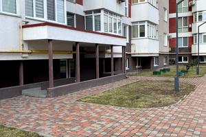 комерційна за адресою Єдності вул., 4