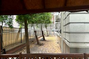 комерційна за адресою Саксаганського вул., 111-А