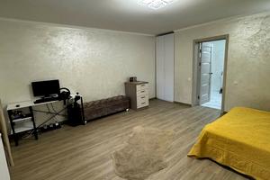 квартира за адресою Кобринської Н., 13