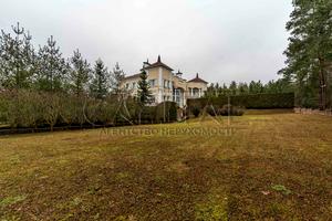 будинок за адресою с. Хлепча, центральна